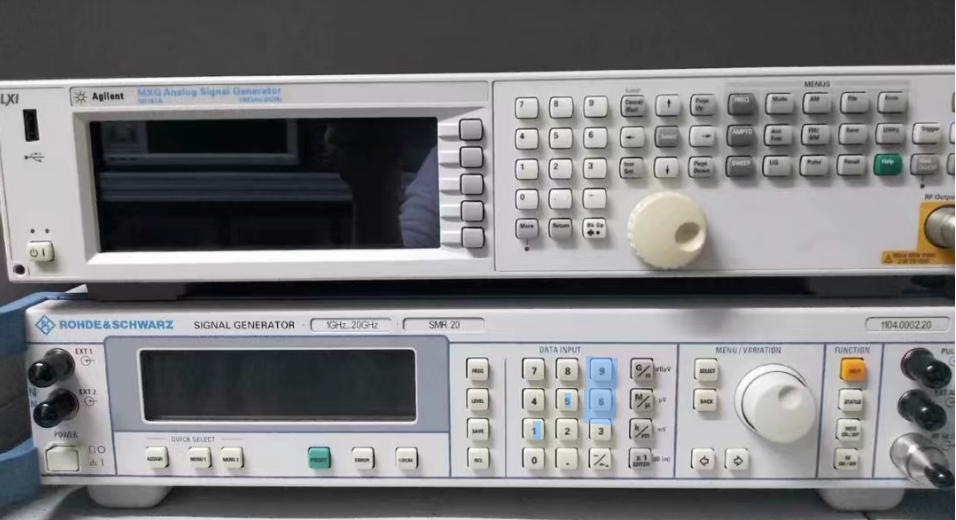 64f677acc5ead.png 信號(hào)源SMR20 4.png